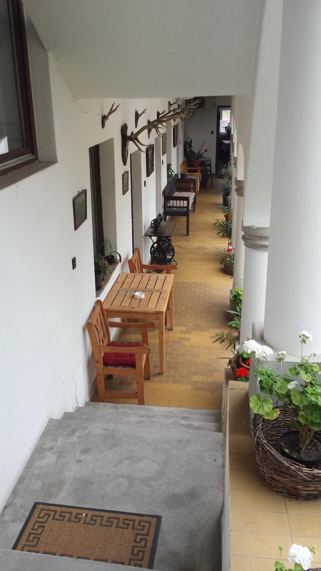 Nocleg ze śniadaniem Eden Panzio 4*